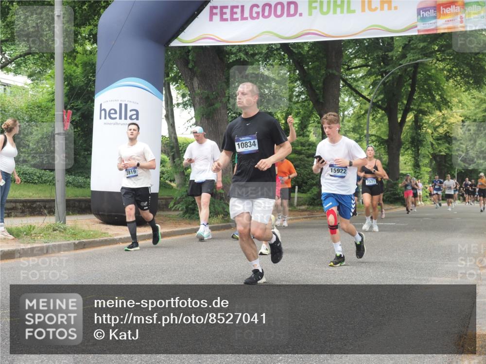 29.06.2025 - hella hamburg halbmarathon KatJ http://msf.ph/oto/8527041 29.06.2025 10:54:14 Zwischen KM18-KM19 2628, 4293, 5605, 8398 meine-sportfotos.de