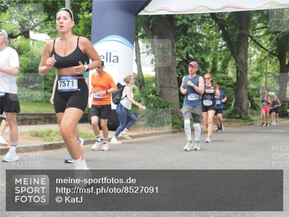 29.06.2025 - hella hamburg halbmarathon KatJ http://msf.ph/oto/8527091 29.06.2025 10:54:18 Zwischen KM18-KM19 2819, 3488, 4220, 4293, 7571, 8398 meine-sportfotos.de