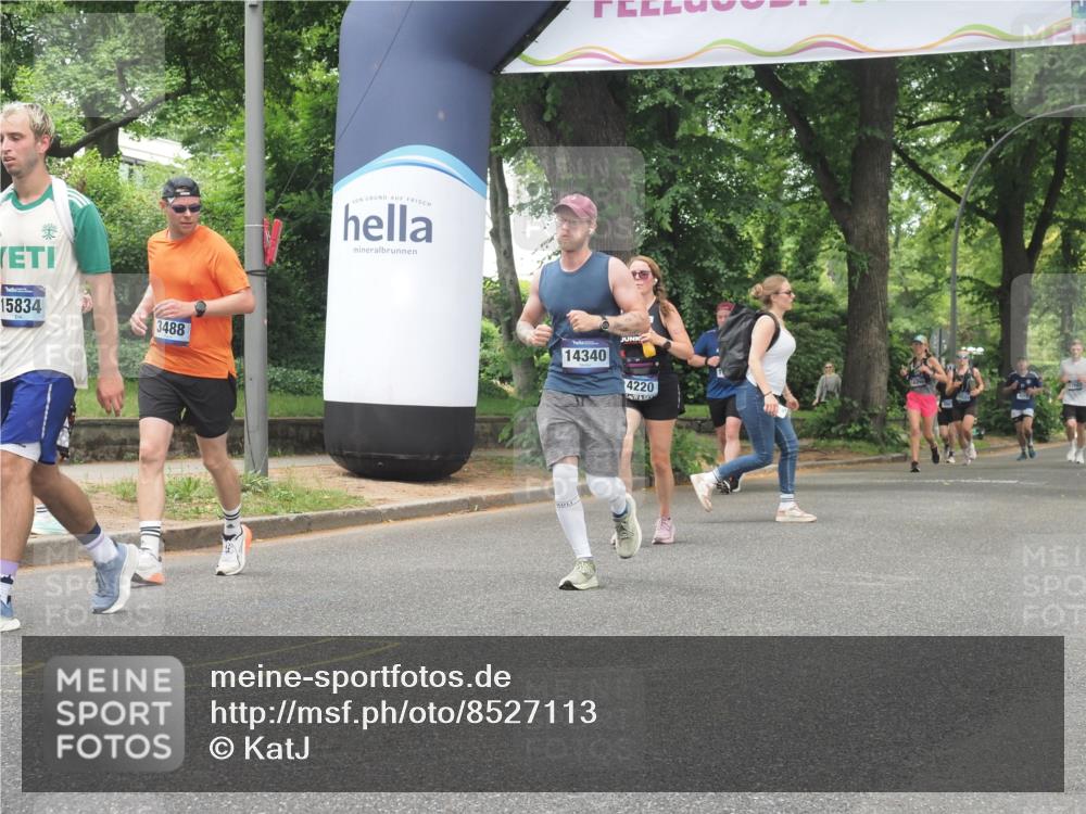29.06.2025 - hella hamburg halbmarathon KatJ http://msf.ph/oto/8527113 29.06.2025 10:54:19 Zwischen KM18-KM19 2819, 3488, 4220, 4293, 7571 meine-sportfotos.de