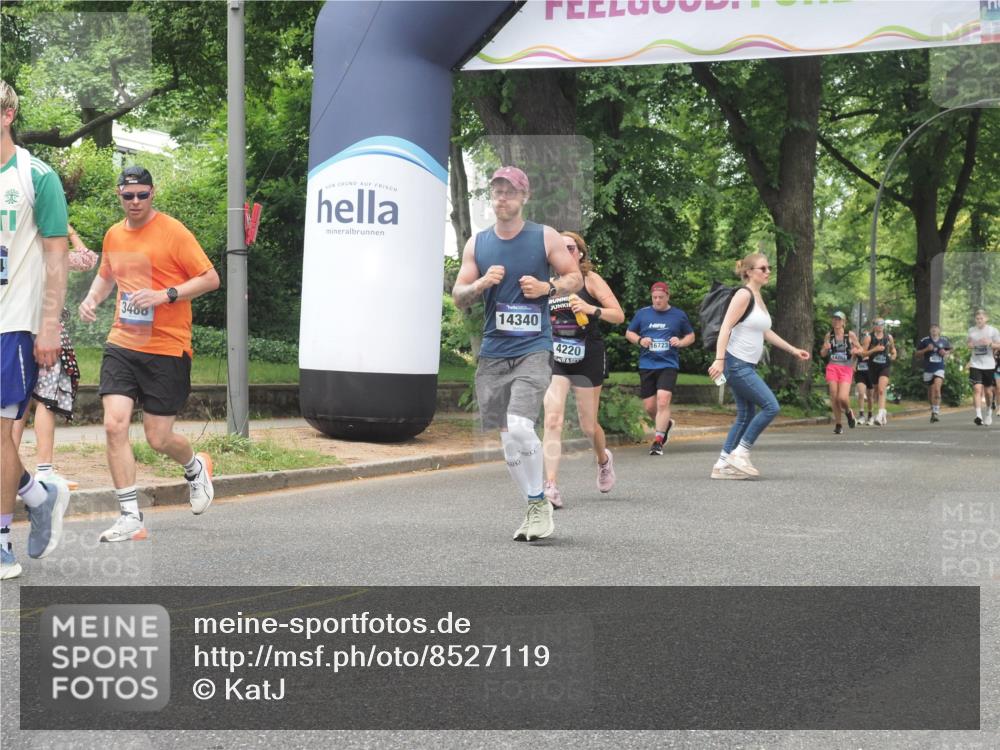 29.06.2025 - hella hamburg halbmarathon KatJ http://msf.ph/oto/8527119 29.06.2025 10:54:19 Zwischen KM18-KM19 2819, 3488, 4220, 4293, 7571 meine-sportfotos.de