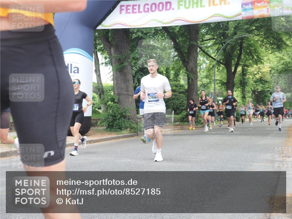 29.06.2025 - hella hamburg halbmarathon KatJ http://msf.ph/oto/8527185 29.06.2025 10:54:26 Zwischen KM18-KM19 3488, 6196 meine-sportfotos.de
