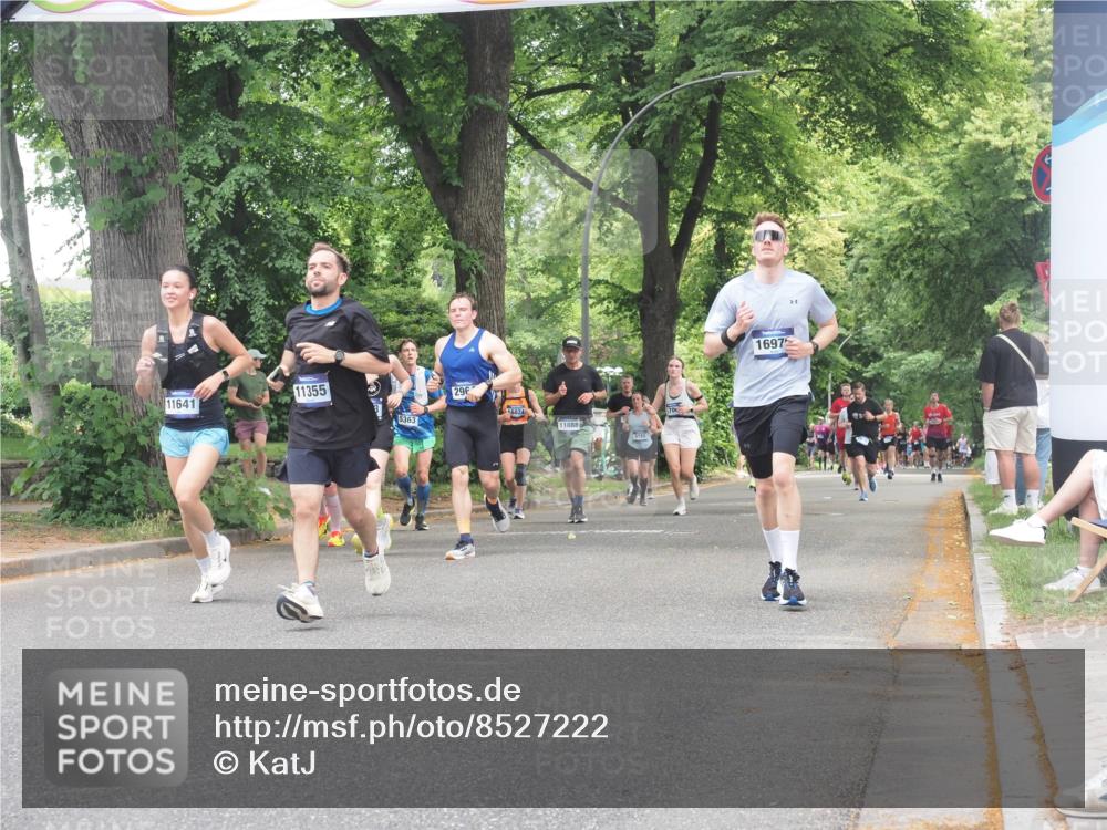 29.06.2025 - hella hamburg halbmarathon KatJ http://msf.ph/oto/8527222 29.06.2025 10:54:29 Zwischen KM18-KM19 2963, 4014, 6196 meine-sportfotos.de
