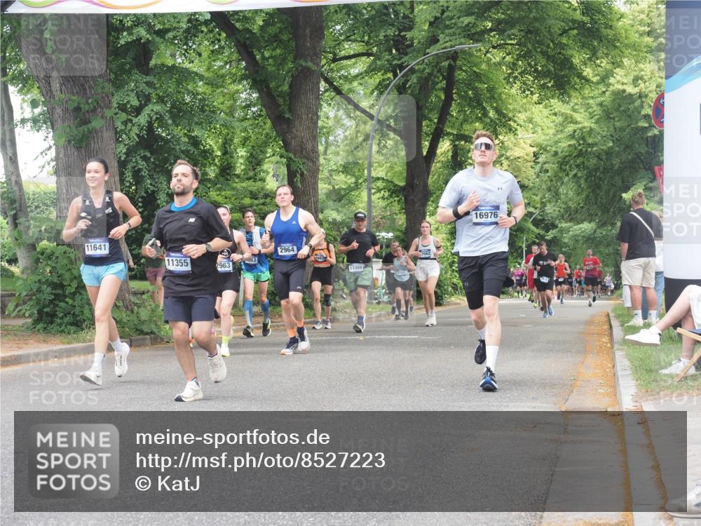 29.06.2025 - hella hamburg halbmarathon KatJ http://msf.ph/oto/8527223 29.06.2025 10:54:29 Zwischen KM18-KM19 2963, 4014, 6196 meine-sportfotos.de