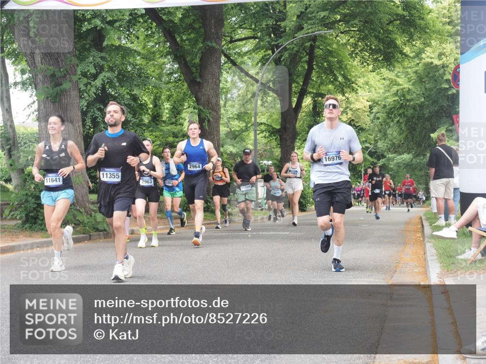 29.06.2025 - hella hamburg halbmarathon KatJ http://msf.ph/oto/8527226 29.06.2025 10:54:29 Zwischen KM18-KM19 2963, 4014, 6196 meine-sportfotos.de