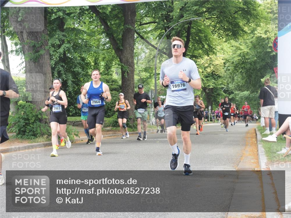 29.06.2025 - hella hamburg halbmarathon KatJ http://msf.ph/oto/8527238 29.06.2025 10:54:30 Zwischen KM18-KM19 2963, 2964, 4014, 5363, 6196 meine-sportfotos.de