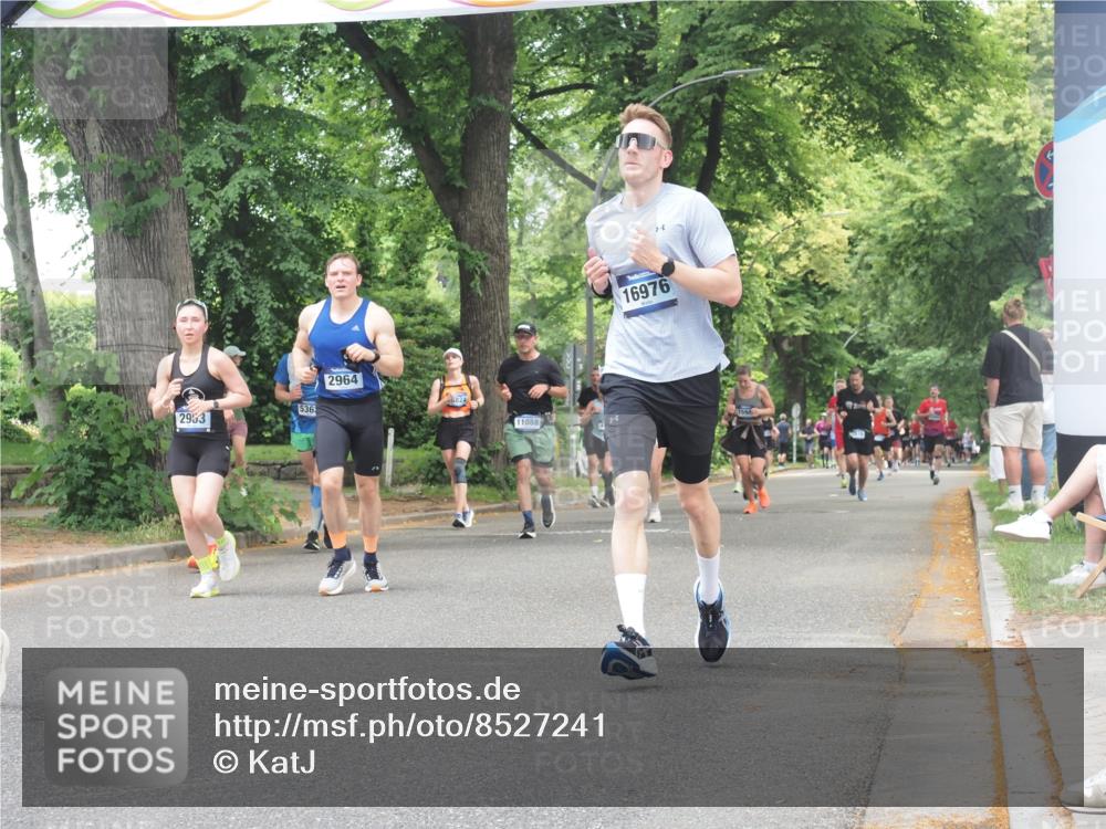 29.06.2025 - hella hamburg halbmarathon KatJ http://msf.ph/oto/8527241 29.06.2025 10:54:30 Zwischen KM18-KM19 2963, 2964, 4014, 5363, 6196 meine-sportfotos.de