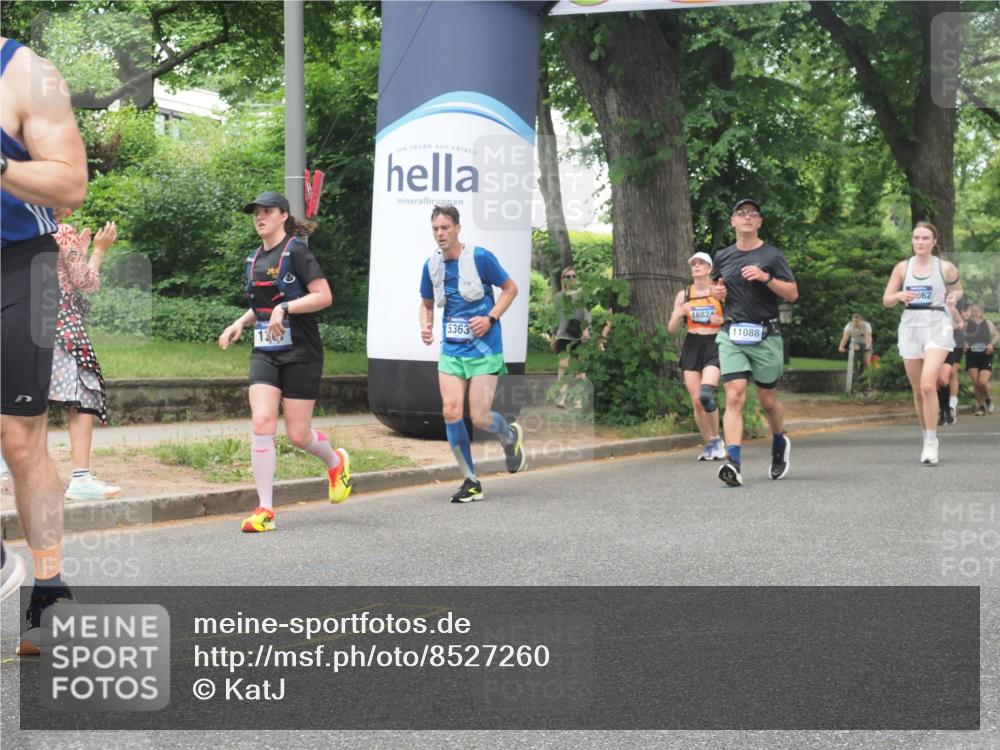 29.06.2025 - hella hamburg halbmarathon KatJ http://msf.ph/oto/8527260 29.06.2025 10:54:33 Zwischen KM18-KM19 1367, 2963, 2964, 4014, 5363 meine-sportfotos.de