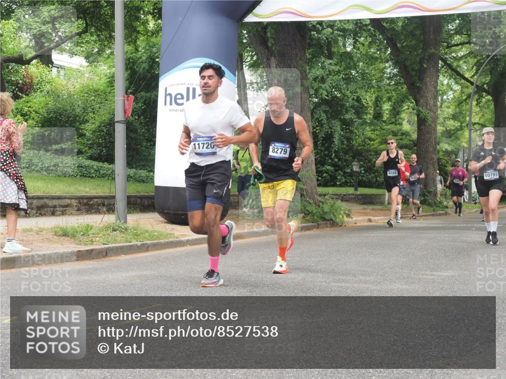 29.06.2025 - hella hamburg halbmarathon KatJ http://msf.ph/oto/8527538 29.06.2025 10:54:50 Zwischen KM18-KM19 4666, 8279 meine-sportfotos.de