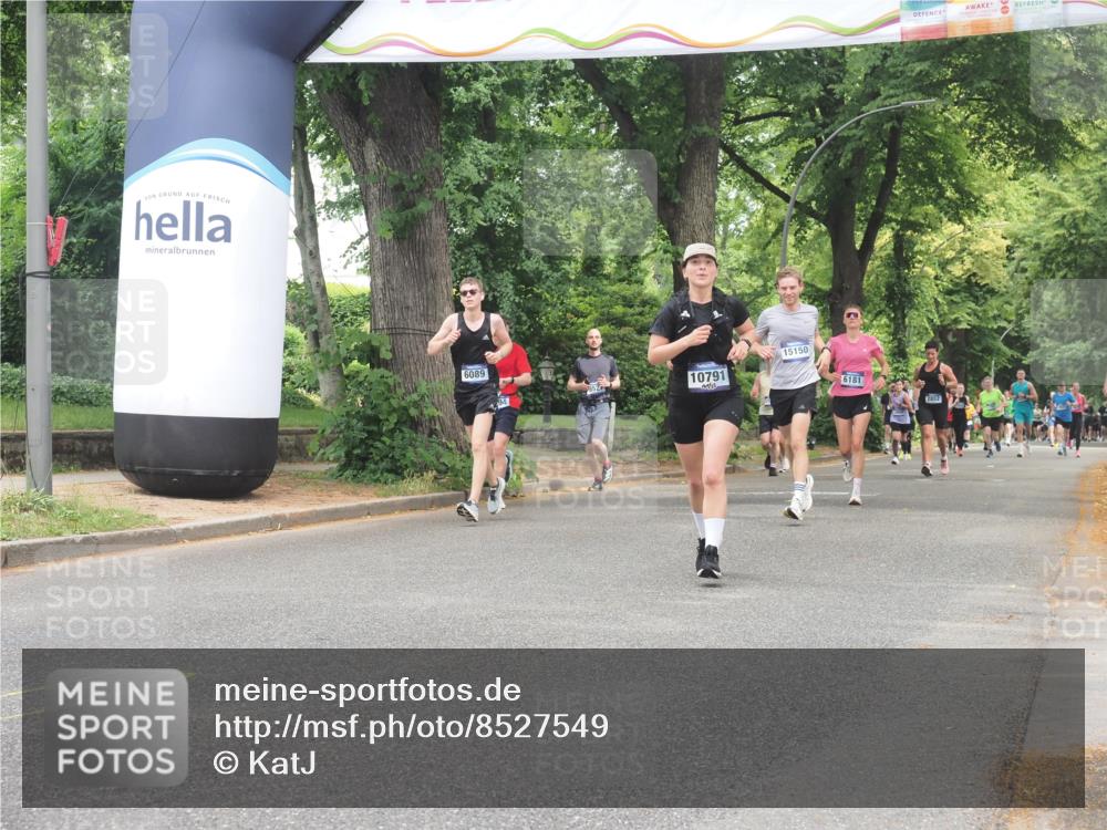 29.06.2025 - hella hamburg halbmarathon KatJ http://msf.ph/oto/8527549 29.06.2025 10:54:51 Zwischen KM18-KM19 4666, 8279 meine-sportfotos.de