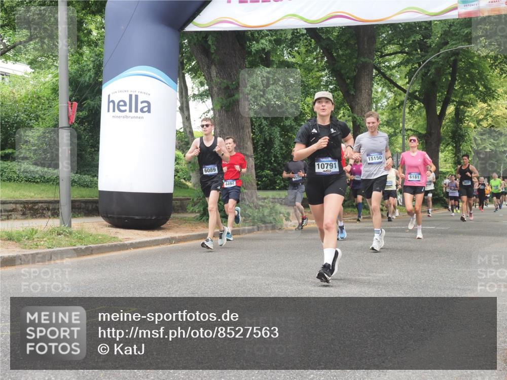 29.06.2025 - hella hamburg halbmarathon KatJ http://msf.ph/oto/8527563 29.06.2025 10:54:52 Zwischen KM18-KM19 4494, 8279 meine-sportfotos.de