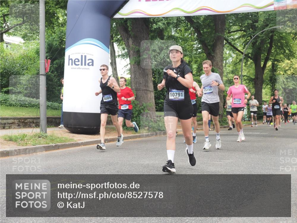 29.06.2025 - hella hamburg halbmarathon KatJ http://msf.ph/oto/8527578 29.06.2025 10:54:52 Zwischen KM18-KM19 4494, 8279 meine-sportfotos.de