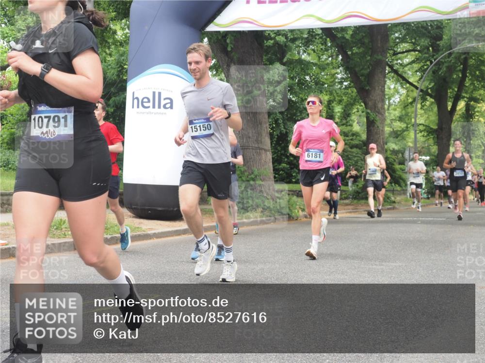 29.06.2025 - hella hamburg halbmarathon KatJ http://msf.ph/oto/8527616 29.06.2025 10:54:54 Zwischen KM18-KM19 4494, 6089, 6181, 8279 meine-sportfotos.de