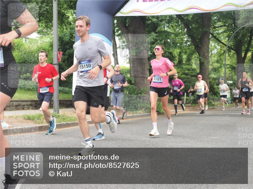 29.06.2025 - hella hamburg halbmarathon KatJ http://msf.ph/oto/8527625 29.06.2025 10:54:54 Zwischen KM18-KM19 4494, 6089, 6181, 8279 meine-sportfotos.de