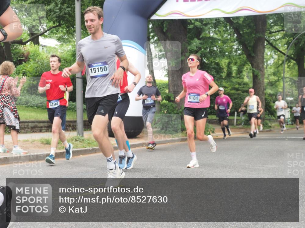 29.06.2025 - hella hamburg halbmarathon KatJ http://msf.ph/oto/8527630 29.06.2025 10:54:54 Zwischen KM18-KM19 4494, 6089, 6181, 8279 meine-sportfotos.de