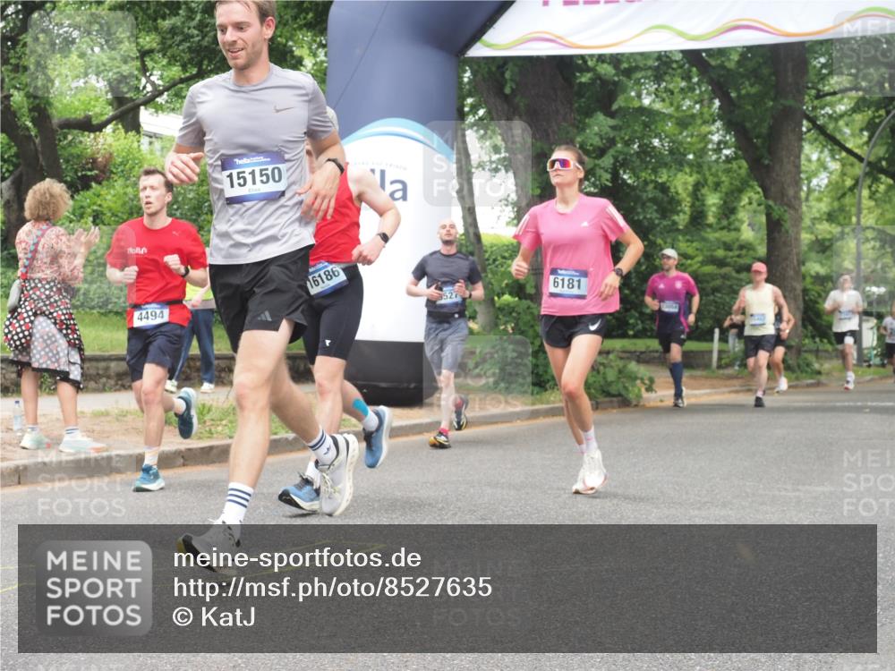 29.06.2025 - hella hamburg halbmarathon KatJ http://msf.ph/oto/8527635 29.06.2025 10:54:54 Zwischen KM18-KM19 4494, 6089, 6181, 8279 meine-sportfotos.de