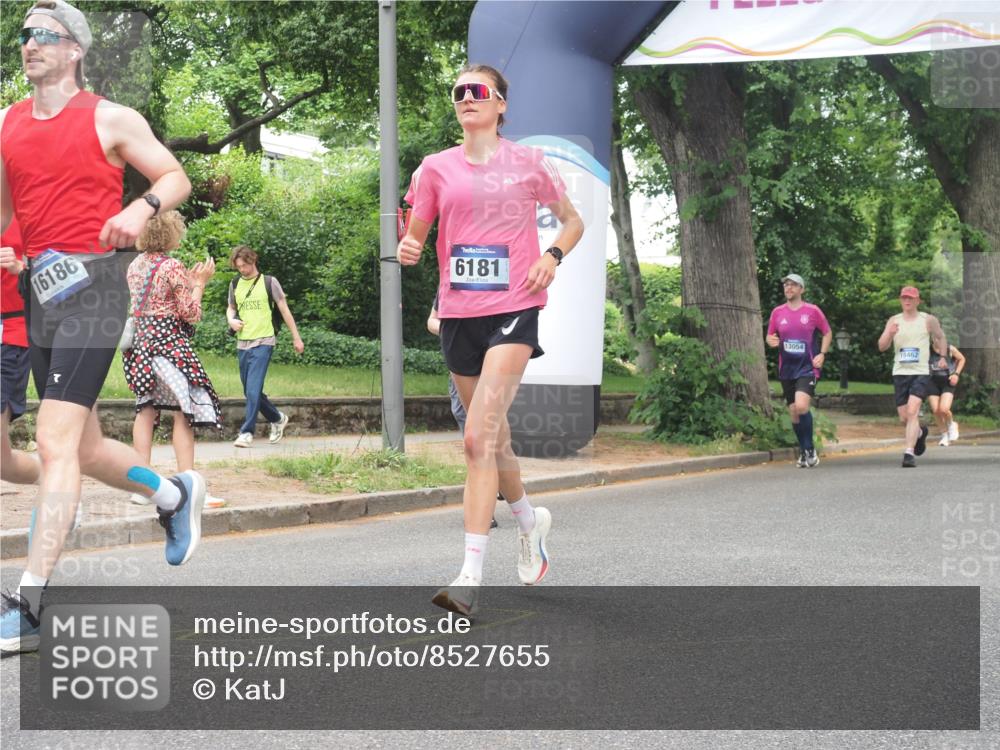 29.06.2025 - hella hamburg halbmarathon KatJ http://msf.ph/oto/8527655 29.06.2025 10:54:55 Zwischen KM18-KM19 2852, 4494, 6089, 6181, 8279 meine-sportfotos.de