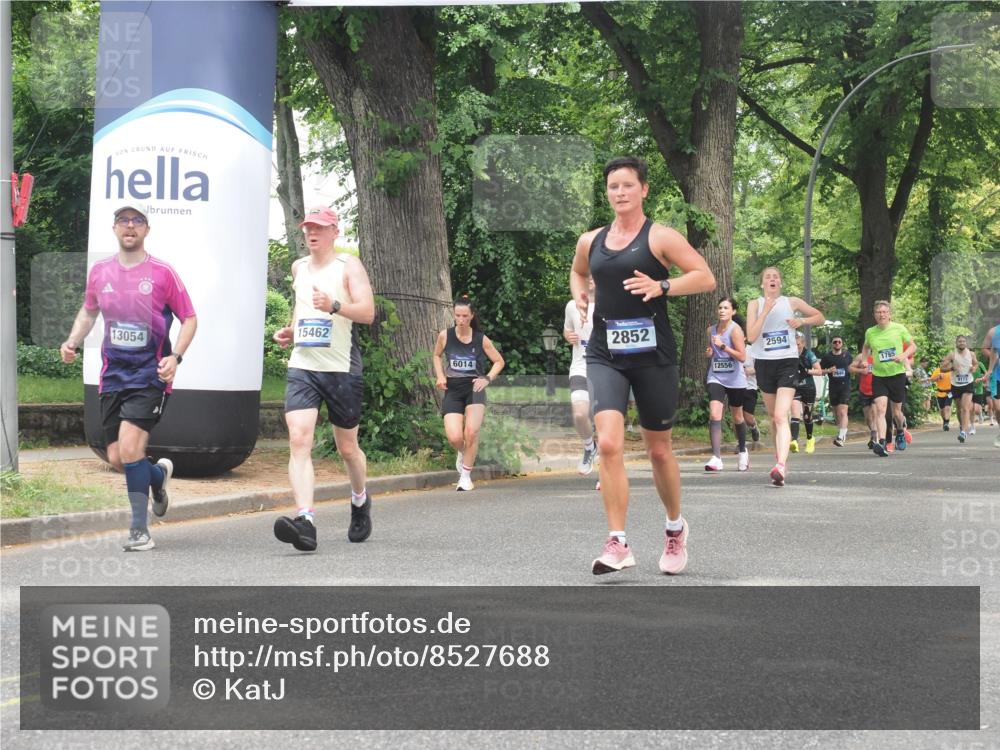 29.06.2025 - hella hamburg halbmarathon KatJ http://msf.ph/oto/8527688 29.06.2025 10:54:58 Zwischen KM18-KM19 2594, 2852, 4494, 6014, 6089, 6181 meine-sportfotos.de