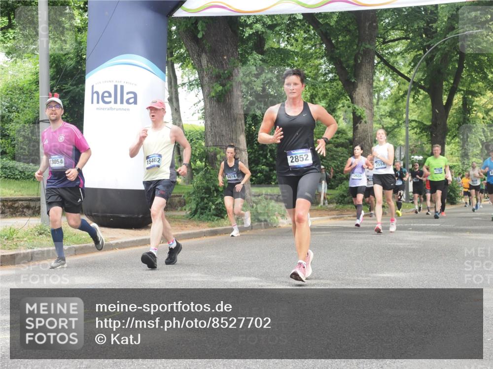 29.06.2025 - hella hamburg halbmarathon KatJ http://msf.ph/oto/8527702 29.06.2025 10:54:58 Zwischen KM18-KM19 2594, 2852, 4494, 6014, 6089, 6181 meine-sportfotos.de