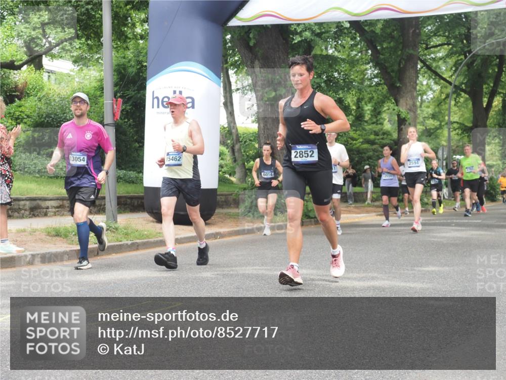 29.06.2025 - hella hamburg halbmarathon KatJ http://msf.ph/oto/8527717 29.06.2025 10:54:58 Zwischen KM18-KM19 2594, 2852, 4494, 6014, 6089, 6181 meine-sportfotos.de