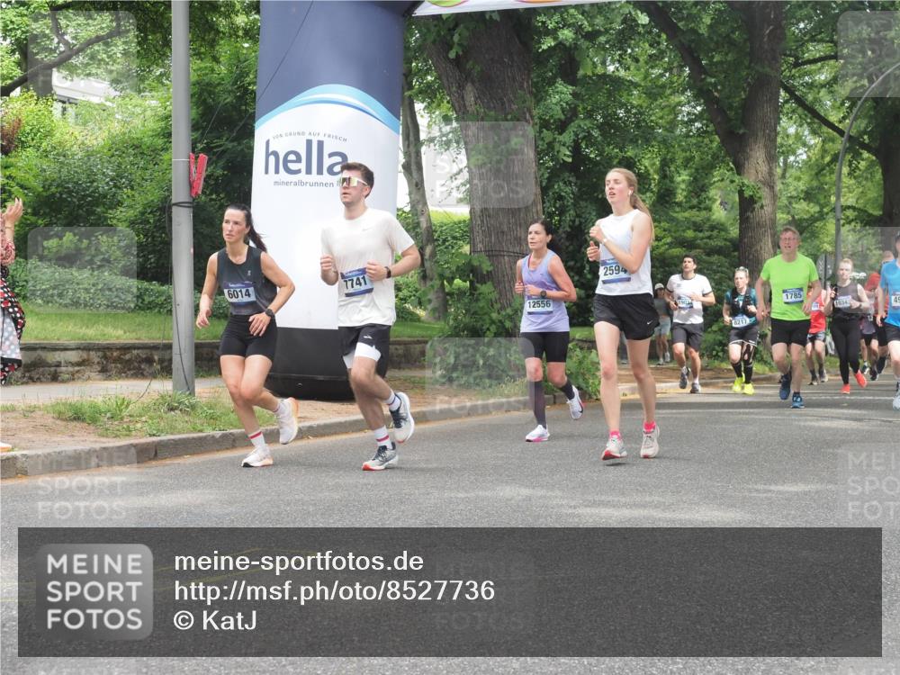 29.06.2025 - hella hamburg halbmarathon KatJ http://msf.ph/oto/8527736 29.06.2025 10:55:00 Zwischen KM18-KM19 2594, 2852, 4494, 6014, 6089, 6181, 7741 meine-sportfotos.de
