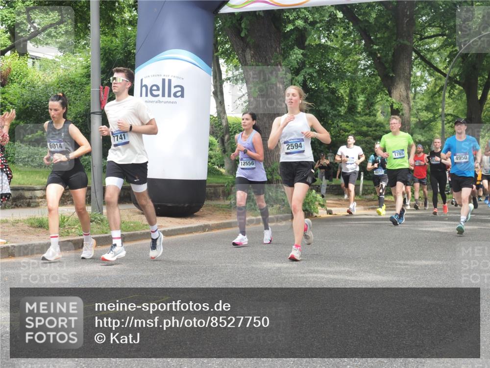 29.06.2025 - hella hamburg halbmarathon KatJ http://msf.ph/oto/8527750 29.06.2025 10:55:01 Zwischen KM18-KM19 2594, 2852, 4950, 5670, 6014, 6089, 6181, 7741 meine-sportfotos.de