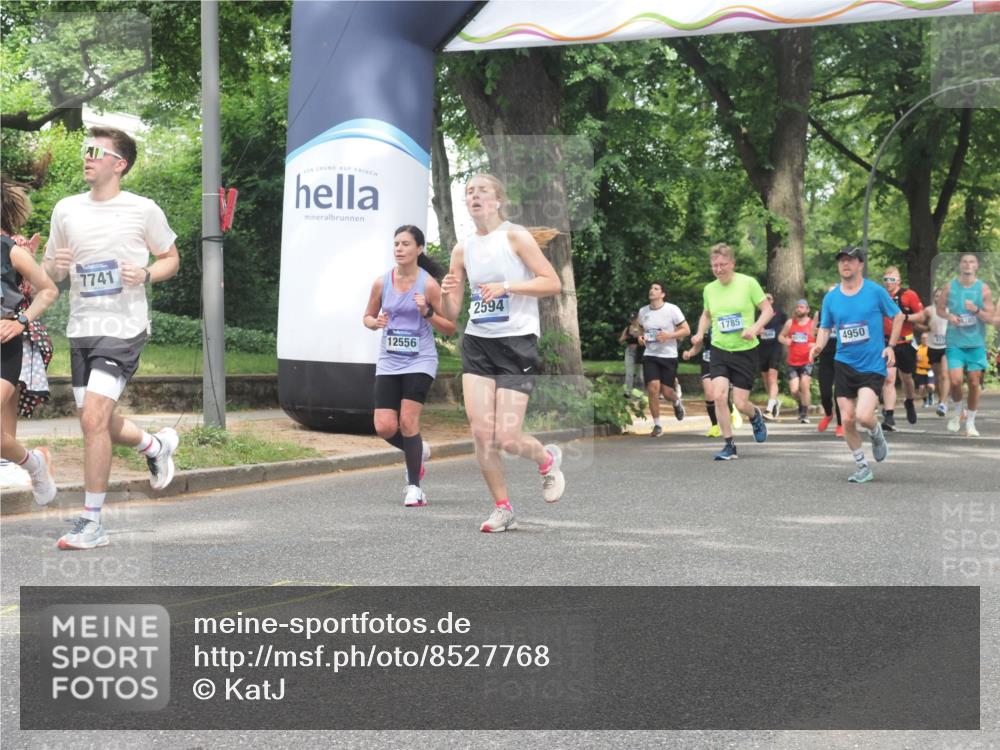 29.06.2025 - hella hamburg halbmarathon KatJ http://msf.ph/oto/8527768 29.06.2025 10:55:01 Zwischen KM18-KM19 2594, 2852, 4950, 5670, 6014, 6089, 6181, 7741 meine-sportfotos.de