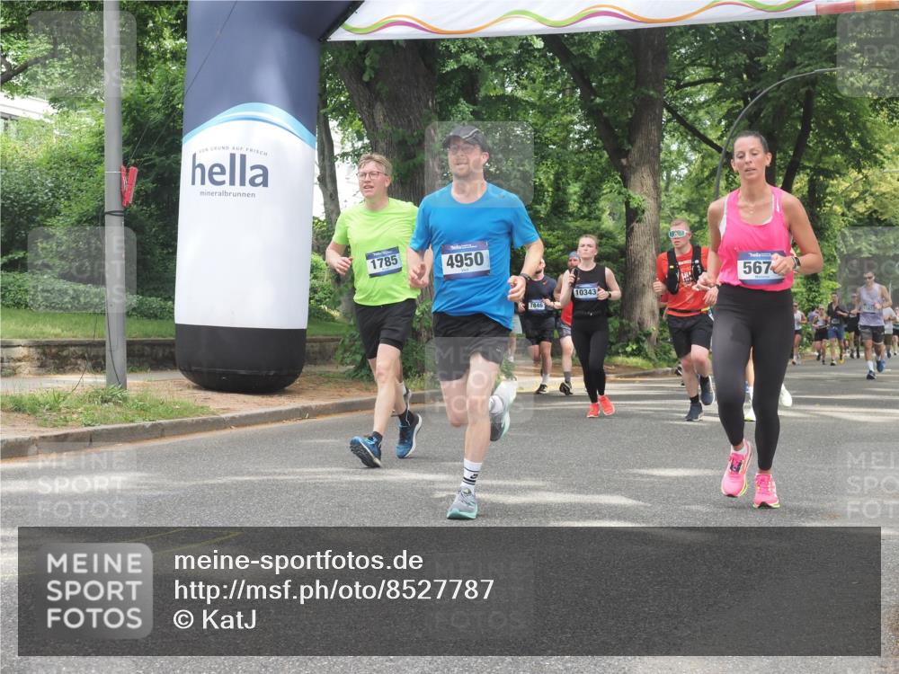 29.06.2025 - hella hamburg halbmarathon KatJ http://msf.ph/oto/8527787 29.06.2025 10:55:03 Zwischen KM18-KM19 1785, 2594, 2852, 4950, 5670, 6014, 7741, 8217 meine-sportfotos.de