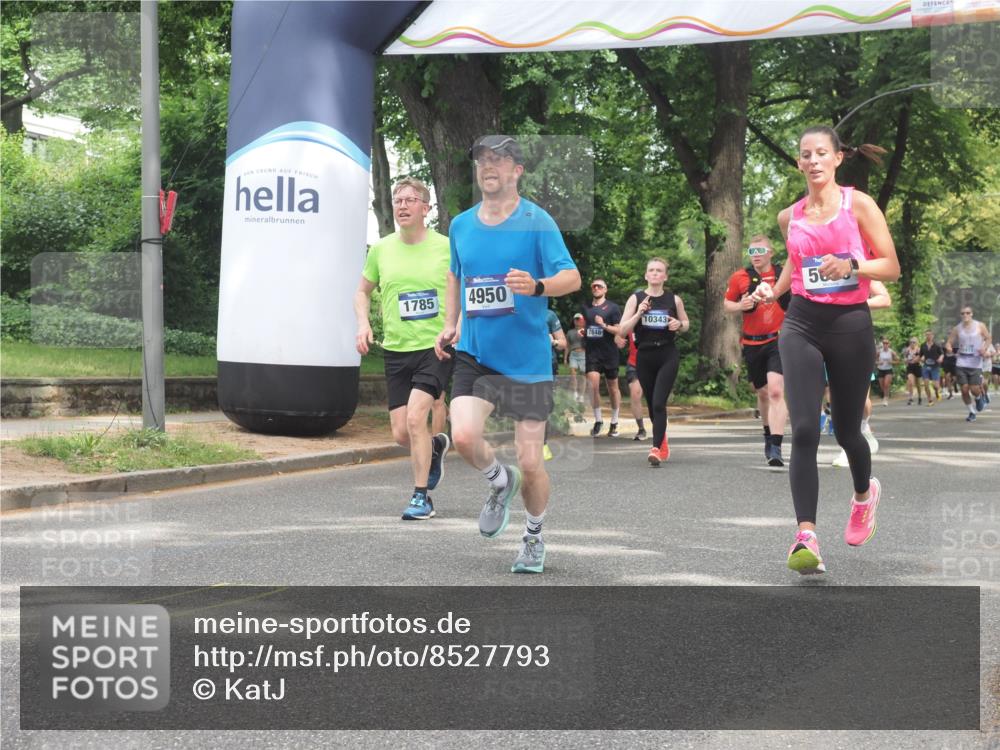 29.06.2025 - hella hamburg halbmarathon KatJ http://msf.ph/oto/8527793 29.06.2025 10:55:03 Zwischen KM18-KM19 1785, 2594, 2852, 4950, 5670, 6014, 7741, 8217 meine-sportfotos.de