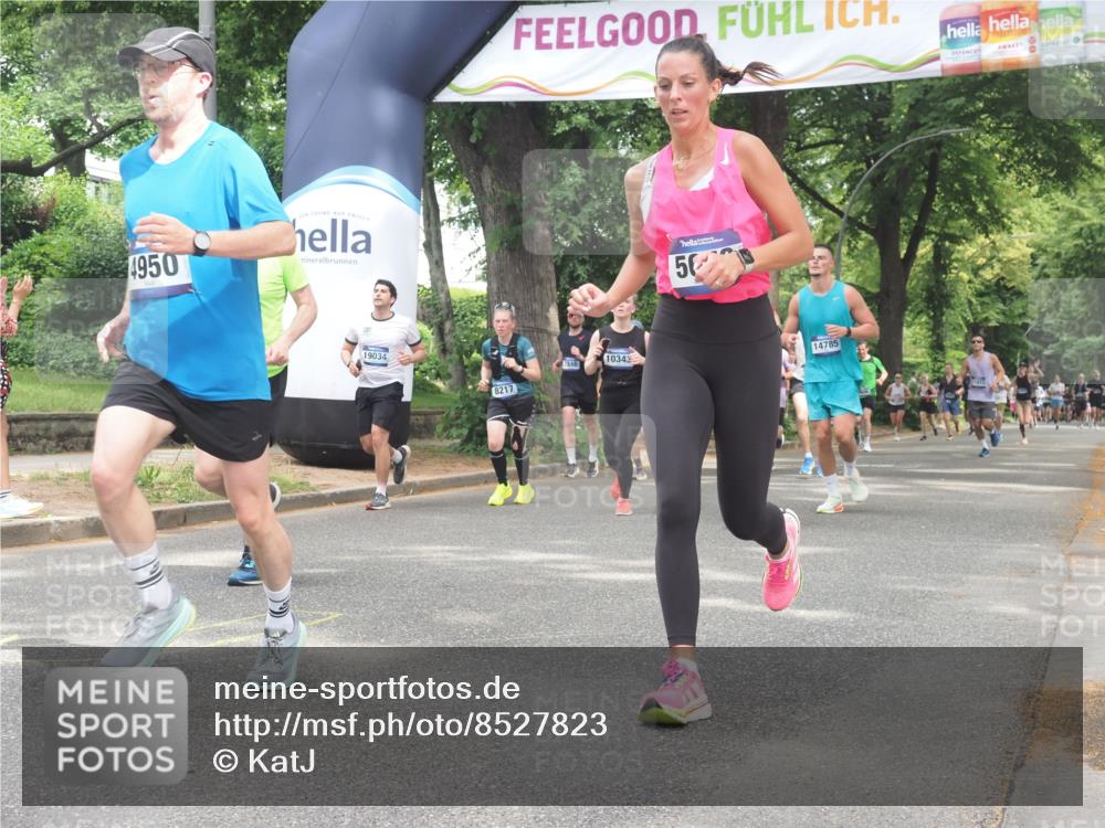 29.06.2025 - hella hamburg halbmarathon KatJ http://msf.ph/oto/8527823 29.06.2025 10:55:04 Zwischen KM18-KM19 1785, 2594, 4950, 5670, 6014, 7741, 8217 meine-sportfotos.de