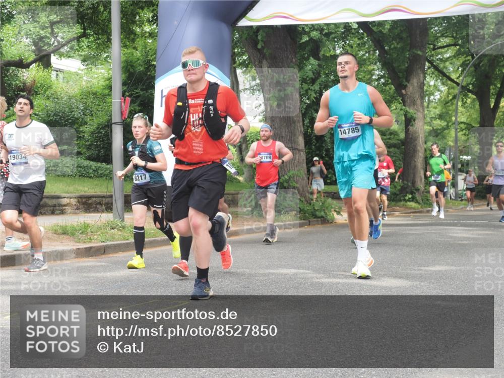 29.06.2025 - hella hamburg halbmarathon KatJ http://msf.ph/oto/8527850 29.06.2025 10:55:05 Zwischen KM18-KM19 1785, 2594, 4950, 5670, 6014, 7741, 8217 meine-sportfotos.de