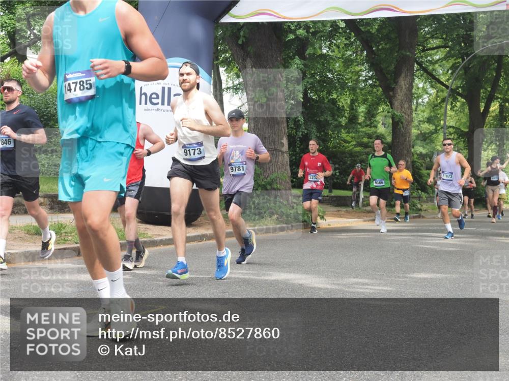 29.06.2025 - hella hamburg halbmarathon KatJ http://msf.ph/oto/8527860 29.06.2025 10:55:07 Zwischen KM18-KM19 1785, 4950, 5670, 7741, 7846, 8217 meine-sportfotos.de