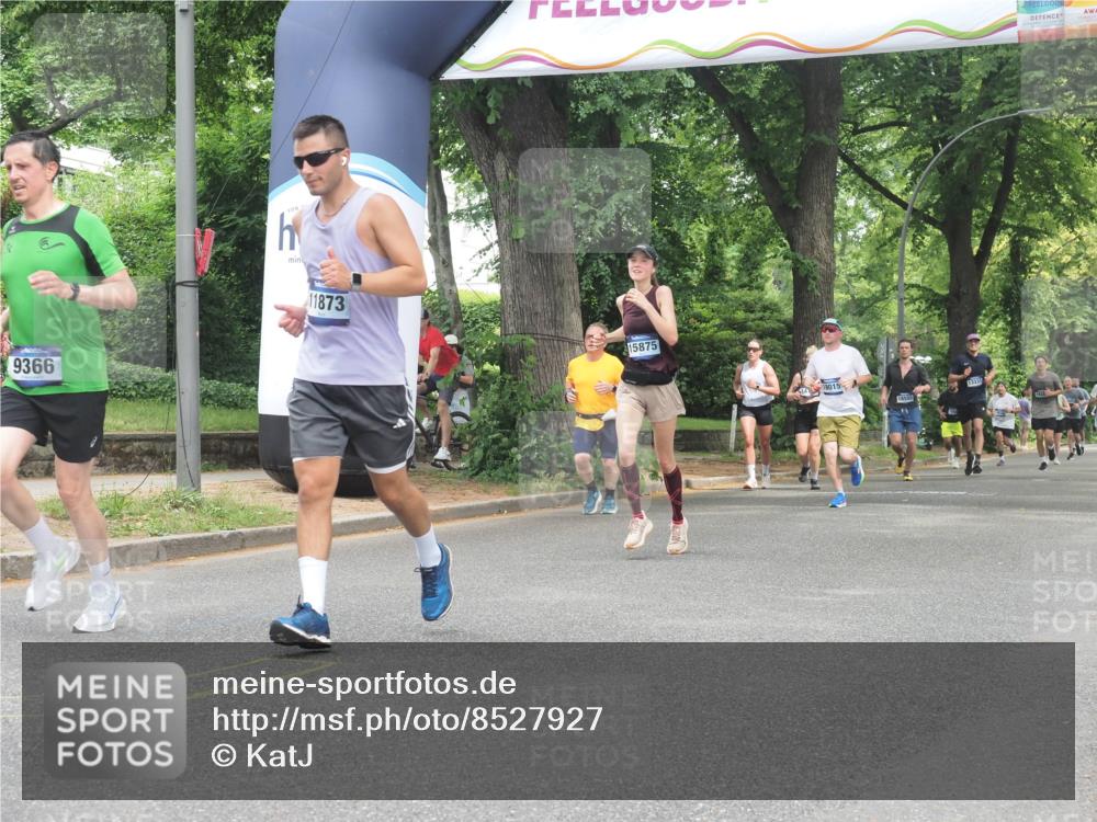 29.06.2025 - hella hamburg halbmarathon KatJ http://msf.ph/oto/8527927 29.06.2025 10:55:10 Zwischen KM18-KM19 1785, 5232, 7846, 8217 meine-sportfotos.de