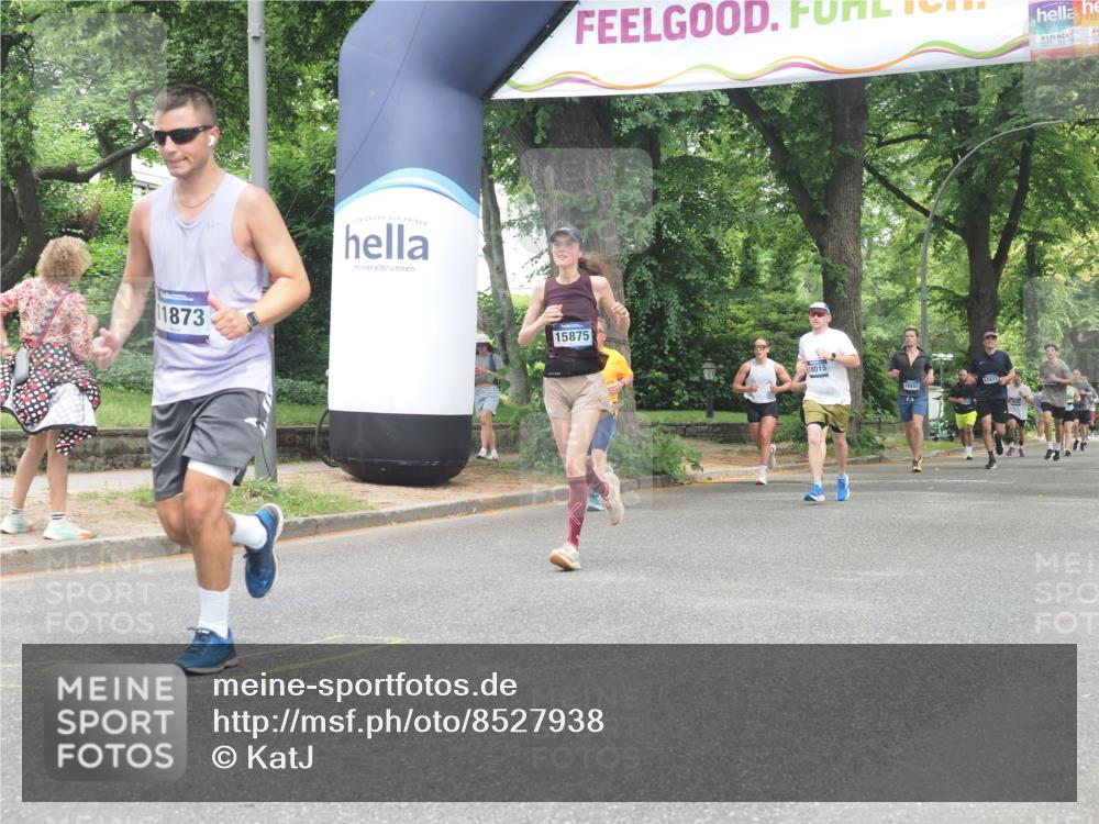 29.06.2025 - hella hamburg halbmarathon KatJ http://msf.ph/oto/8527938 29.06.2025 10:55:11 Zwischen KM18-KM19 5232, 7846 meine-sportfotos.de
