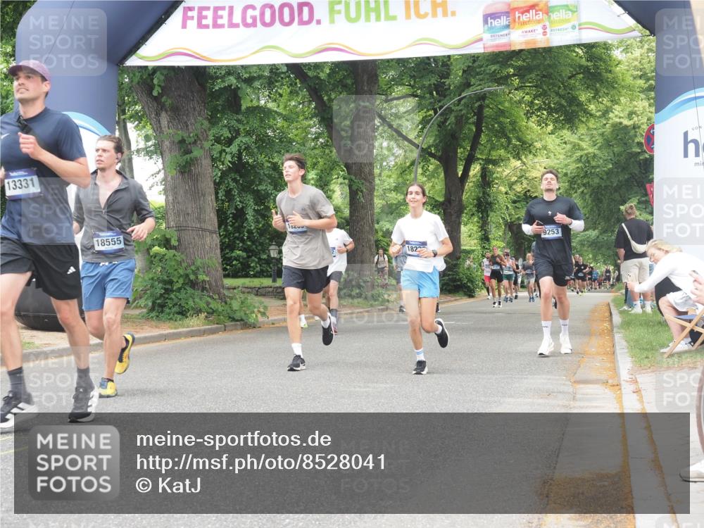 29.06.2025 - hella hamburg halbmarathon KatJ http://msf.ph/oto/8528041 29.06.2025 10:55:17 Zwischen KM18-KM19 4032, 5232 meine-sportfotos.de