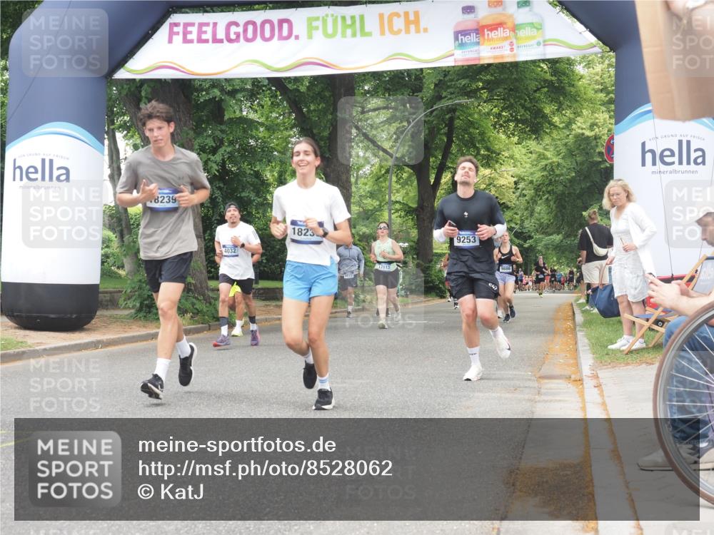 29.06.2025 - hella hamburg halbmarathon KatJ http://msf.ph/oto/8528062 29.06.2025 10:55:18 Zwischen KM18-KM19 4032 meine-sportfotos.de