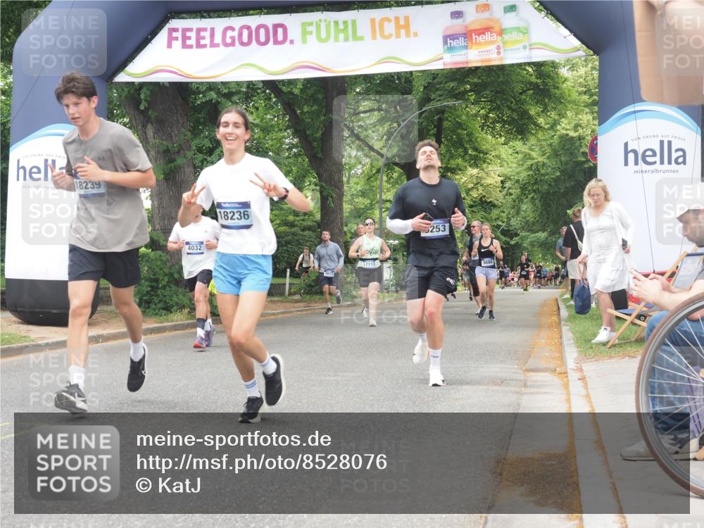 29.06.2025 - hella hamburg halbmarathon KatJ http://msf.ph/oto/8528076 29.06.2025 10:55:19 Zwischen KM18-KM19 4032 meine-sportfotos.de