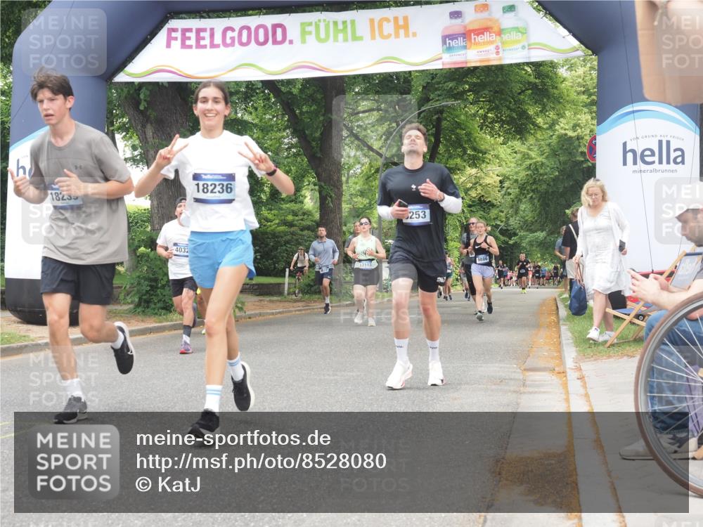 29.06.2025 - hella hamburg halbmarathon KatJ http://msf.ph/oto/8528080 29.06.2025 10:55:19 Zwischen KM18-KM19 4032 meine-sportfotos.de