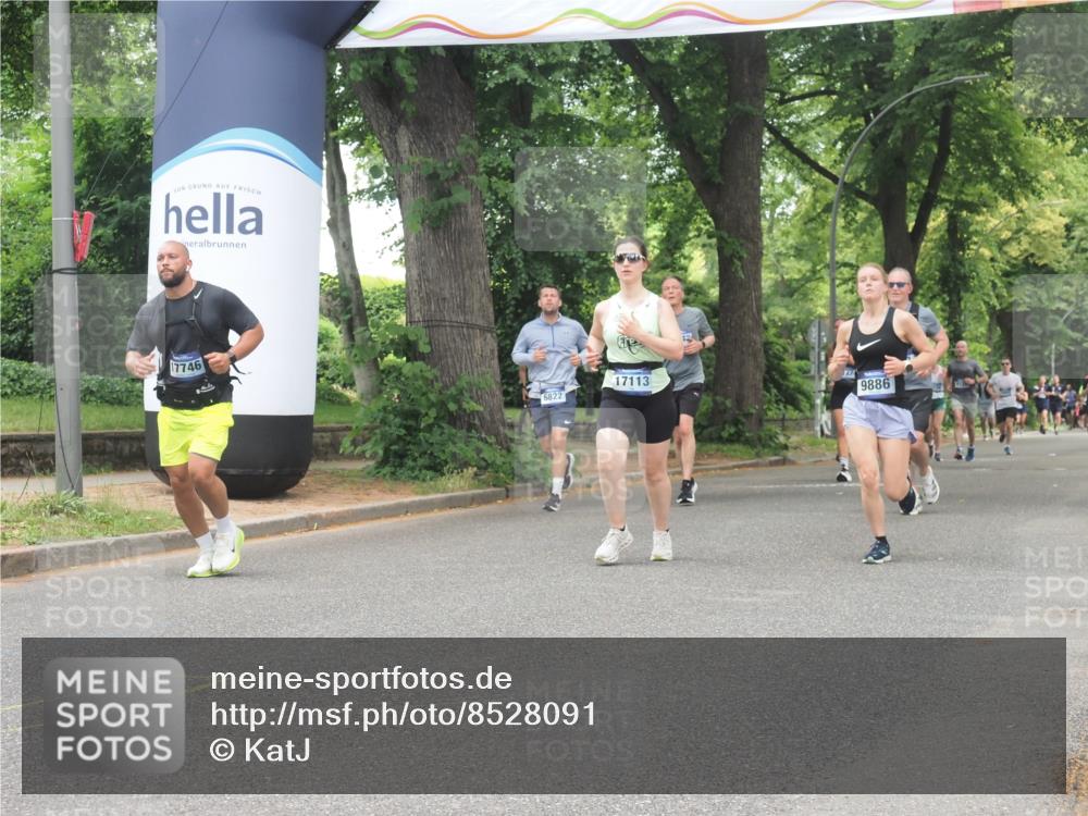 29.06.2025 - hella hamburg halbmarathon KatJ http://msf.ph/oto/8528091 29.06.2025 10:55:21 Zwischen KM18-KM19 2712, 4032 meine-sportfotos.de