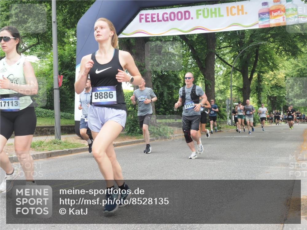 29.06.2025 - hella hamburg halbmarathon KatJ http://msf.ph/oto/8528135 29.06.2025 10:55:23 Zwischen KM18-KM19 2712, 4032, 6822, 8147 meine-sportfotos.de