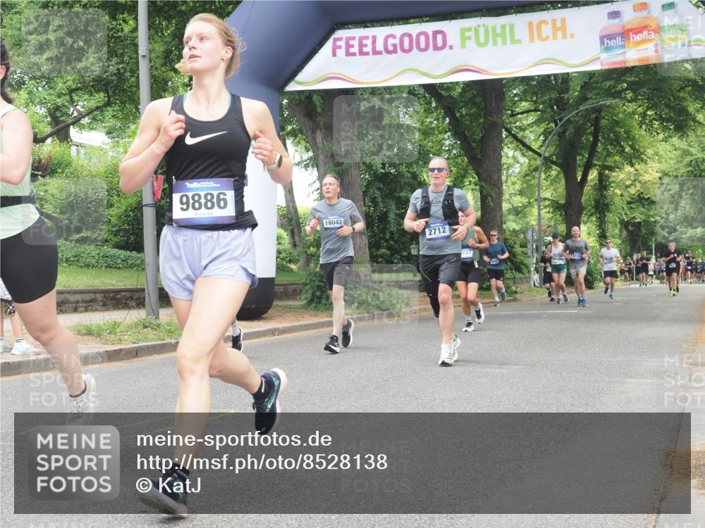29.06.2025 - hella hamburg halbmarathon KatJ http://msf.ph/oto/8528138 29.06.2025 10:55:23 Zwischen KM18-KM19 2712, 4032, 6822, 8147 meine-sportfotos.de