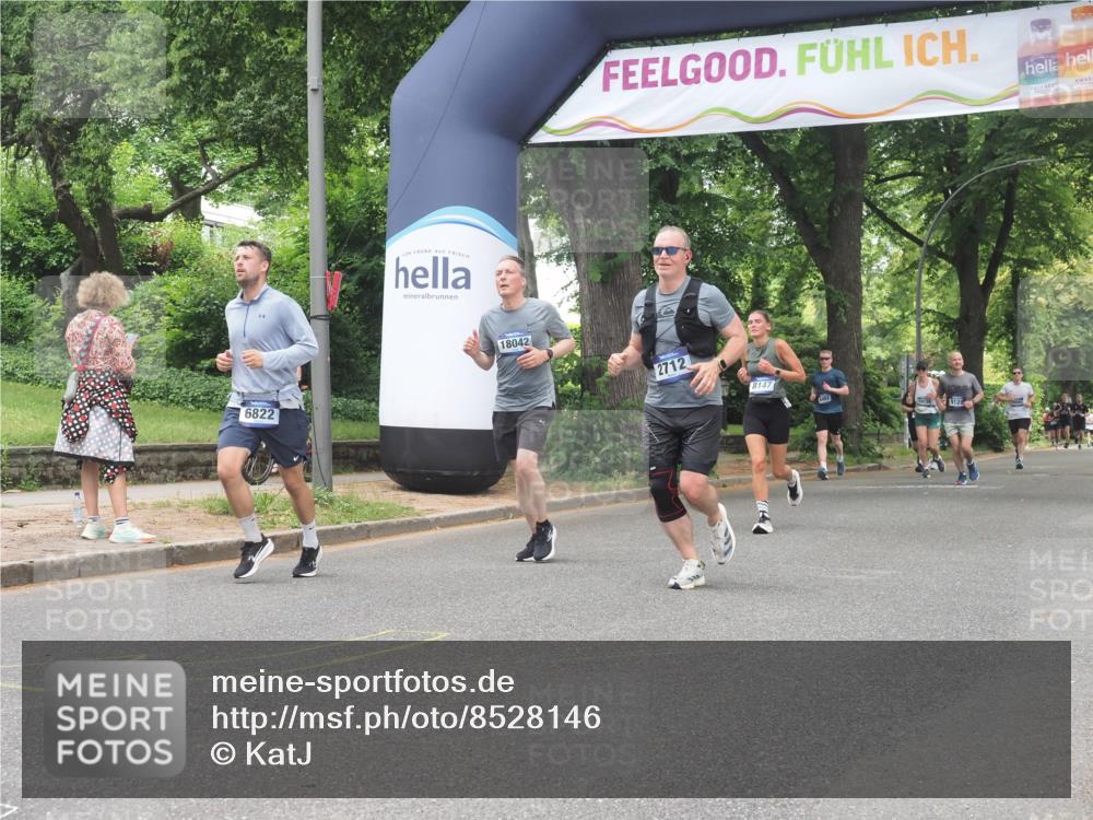 29.06.2025 - hella hamburg halbmarathon KatJ http://msf.ph/oto/8528146 29.06.2025 10:55:24 Zwischen KM18-KM19 2712, 4032, 6822, 8147 meine-sportfotos.de