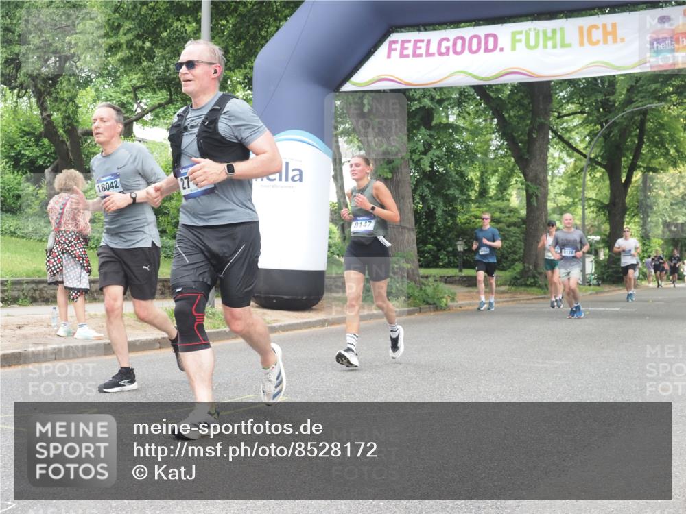29.06.2025 - hella hamburg halbmarathon KatJ http://msf.ph/oto/8528172 29.06.2025 10:55:25 Zwischen KM18-KM19 2712, 4032, 6822, 8147 meine-sportfotos.de