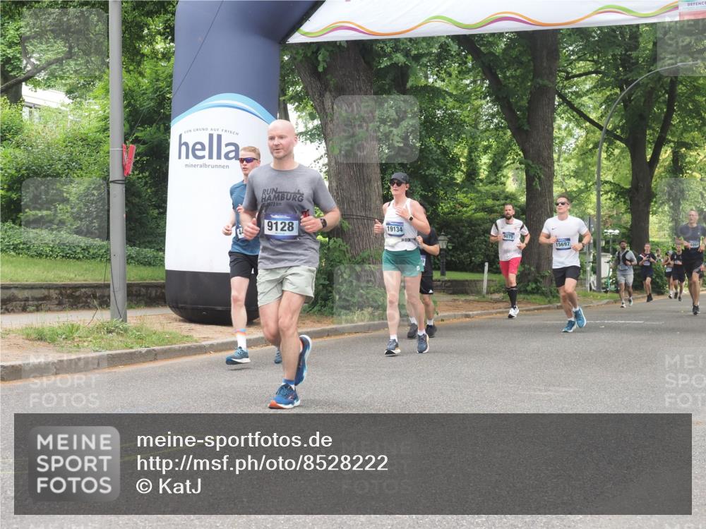 29.06.2025 - hella hamburg halbmarathon KatJ http://msf.ph/oto/8528222 29.06.2025 10:55:28 Zwischen KM18-KM19 2712, 6822, 8147 meine-sportfotos.de