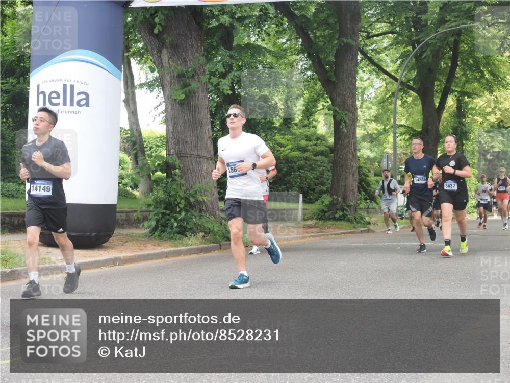 29.06.2025 - hella hamburg halbmarathon KatJ http://msf.ph/oto/8528231 29.06.2025 10:55:30 Zwischen KM18-KM19 4492, 6822, 8147 meine-sportfotos.de
