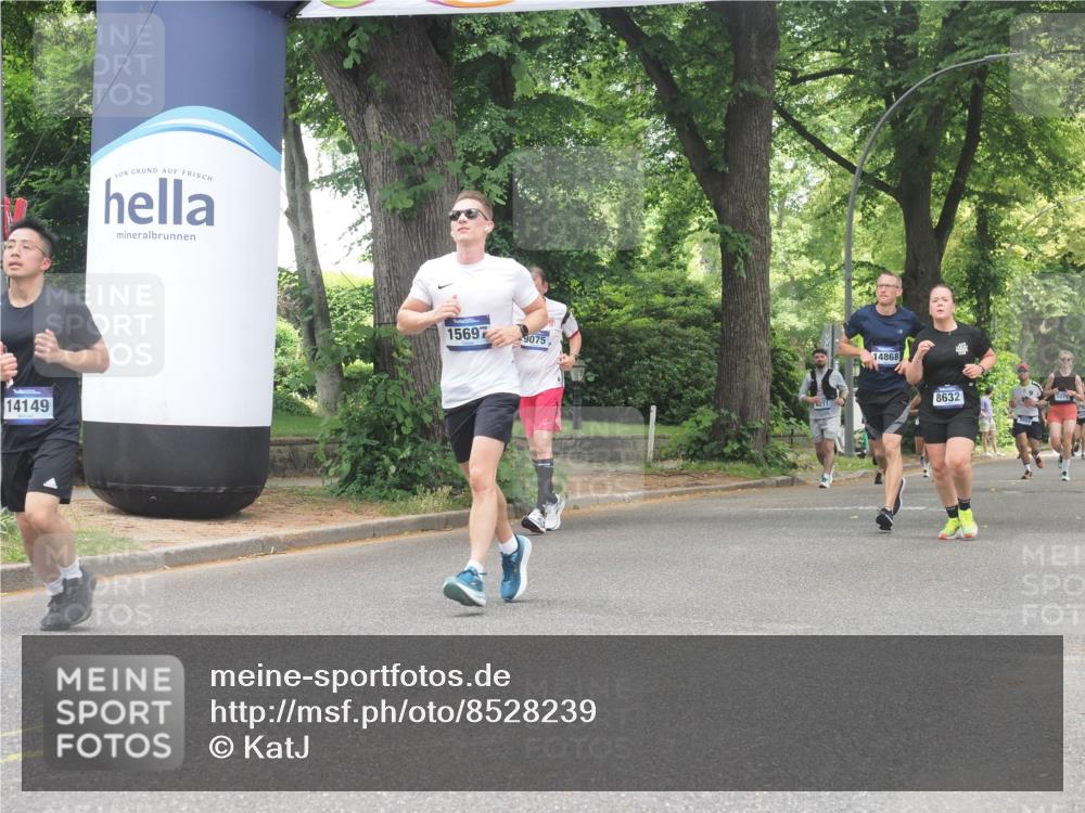 29.06.2025 - hella hamburg halbmarathon KatJ http://msf.ph/oto/8528239 29.06.2025 10:55:30 Zwischen KM18-KM19 4492, 6822, 8147 meine-sportfotos.de