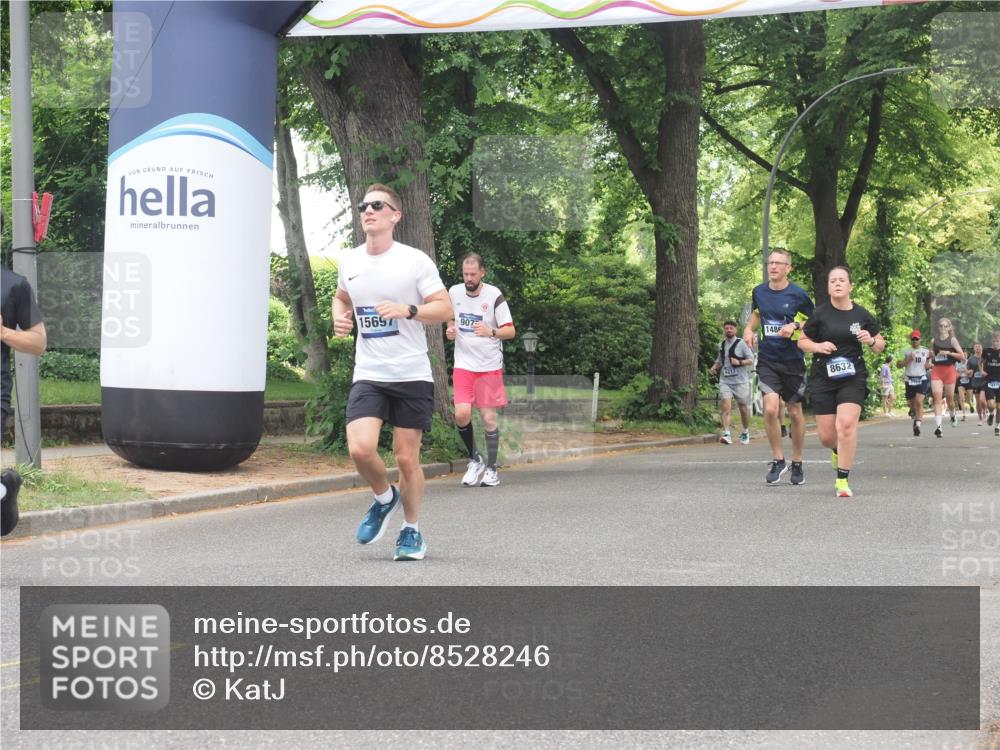 29.06.2025 - hella hamburg halbmarathon KatJ http://msf.ph/oto/8528246 29.06.2025 10:55:31 Zwischen KM18-KM19 4492, 8147, 8632 meine-sportfotos.de