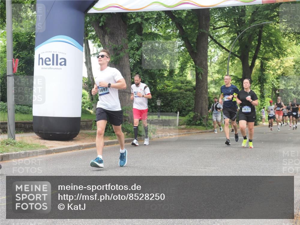 29.06.2025 - hella hamburg halbmarathon KatJ http://msf.ph/oto/8528250 29.06.2025 10:55:31 Zwischen KM18-KM19 4492, 8147, 8632 meine-sportfotos.de