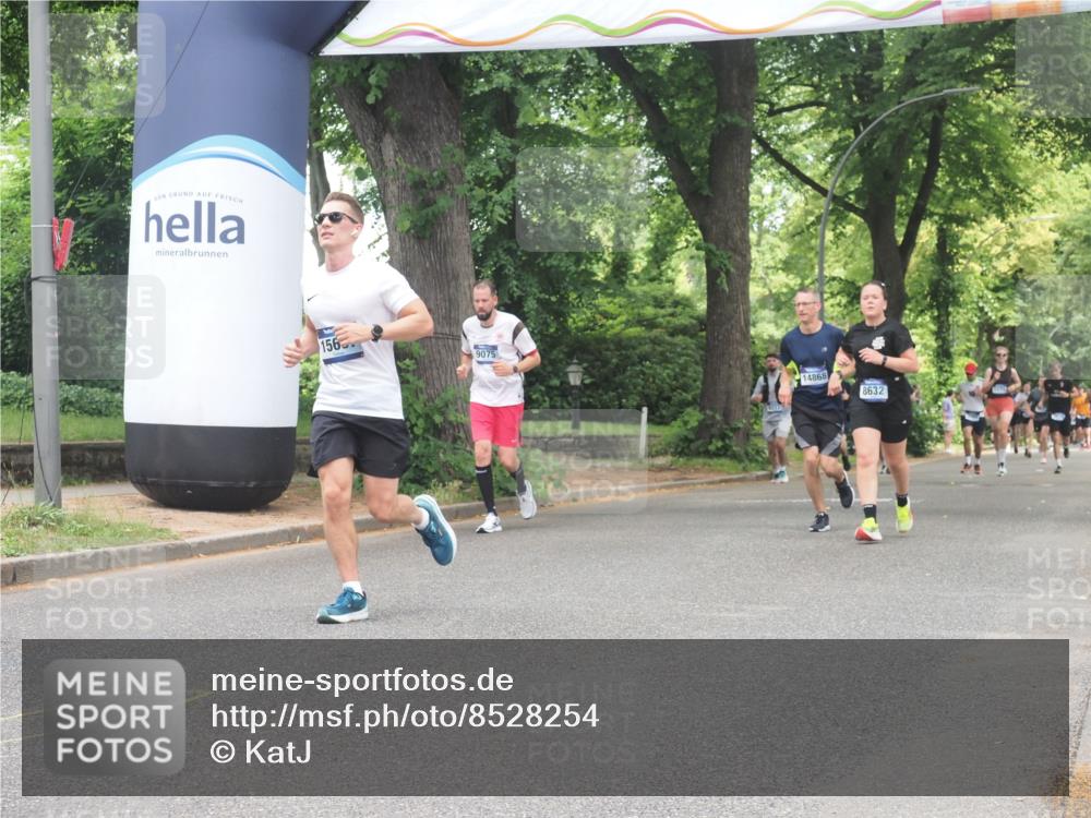 29.06.2025 - hella hamburg halbmarathon KatJ http://msf.ph/oto/8528254 29.06.2025 10:55:31 Zwischen KM18-KM19 4492, 8147, 8632 meine-sportfotos.de