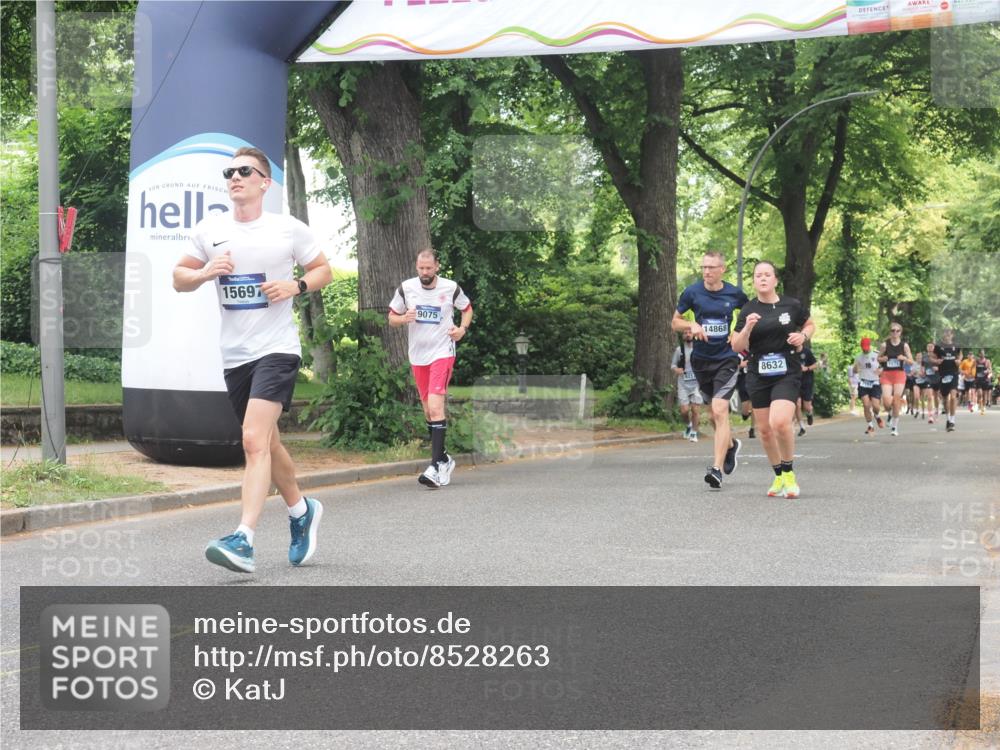 29.06.2025 - hella hamburg halbmarathon KatJ http://msf.ph/oto/8528263 29.06.2025 10:55:31 Zwischen KM18-KM19 4492, 8147, 8632 meine-sportfotos.de