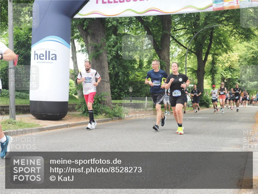 29.06.2025 - hella hamburg halbmarathon KatJ http://msf.ph/oto/8528273 29.06.2025 10:55:32 Zwischen KM18-KM19 4492, 8632 meine-sportfotos.de